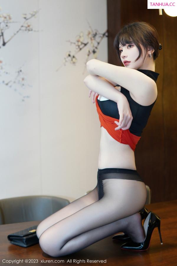   [XiuRen]高清写真图 2023.01.03 No.6075 桃桃子_ 短裙美臀第37张图片